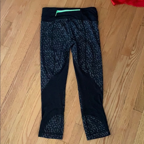 Printed Lulu lemon leggings - Picture 2 of 2